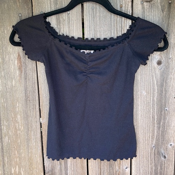 Hollister Tops - 🛑SOLD🛑 Hollister Off-the-Shoulder Cropped T-shirt S